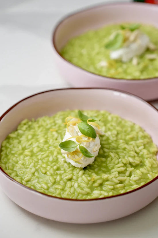 Risotto al basilico con ricotta affumicata, orata, limone e mandorle 